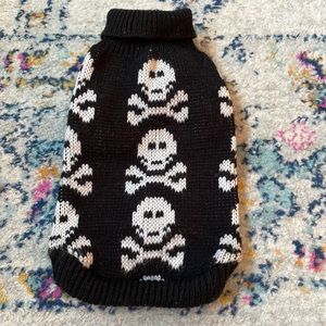 Xs skull pet turtleneck so cute well loved
